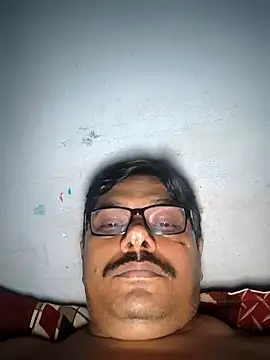 Snapshot of Srmotrs chatting on 10.26.25 Srmotrs online show from 10.26.25