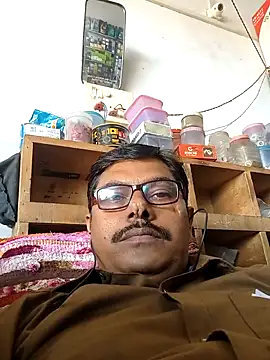 Snapshot of Srmotrs chatting on 10.27.25 Srmotrs online show from 10.27.25