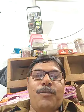 Snapshot of Srmotrs chatting on 10.29.25 Srmotrs online show from 10.29.25