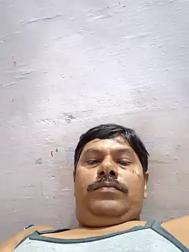 Snapshot of Srmotrs chatting on 10.30.25 Srmotrs online show from 10.30.25