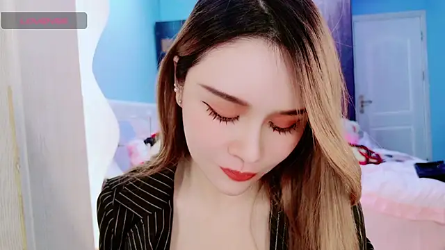 HU131452 online show from 12.10.24