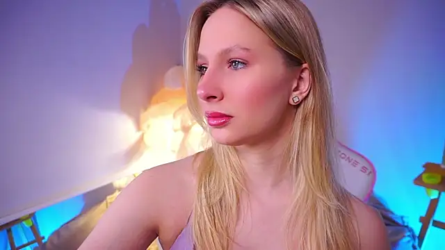 Snapshot of AnnLevine chatting on 02.04.26 AnnLevine online show from 02.04.26