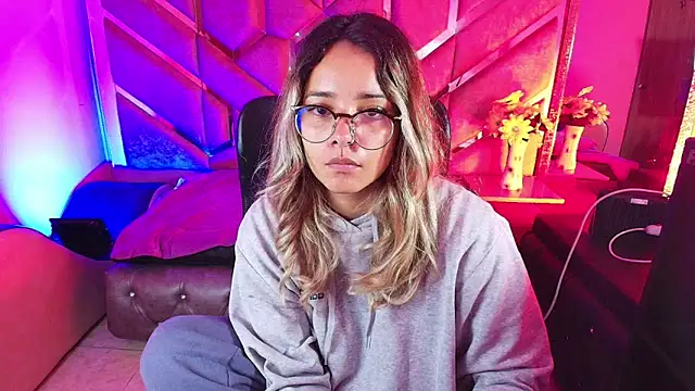 Olivia Fox69 online show from 11.24.25