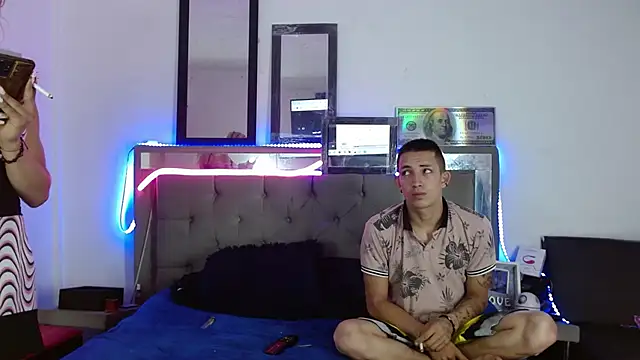 parejacaliente20154 online show from 02.10.25