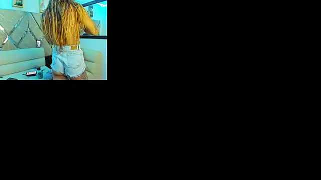 Snapshot of parejacaliente20154 chatting on 04.27.26 parejacaliente20154 online show from 04.27.26