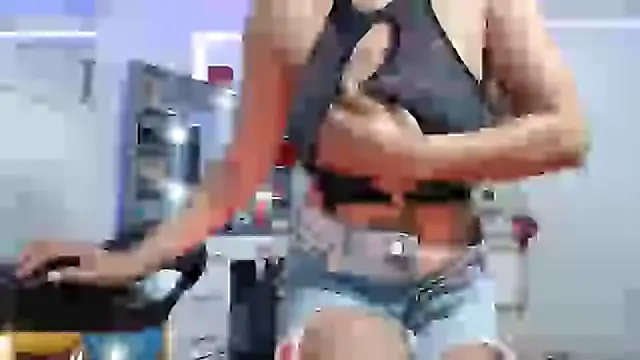 Snapshot of sexy_bunny_hot chatting on 03.20.25 sexy bunny hot online show from 03.20.25