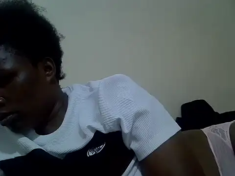 Snapshot of sweetangel41 chatting on 12.21.25 sweetangel41 online show from 12.21.25