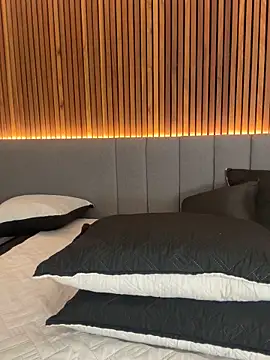 Snapshot of EmiilyAdams_ chatting on 10.18.25 EmiilyAdams online show from 10.18.25