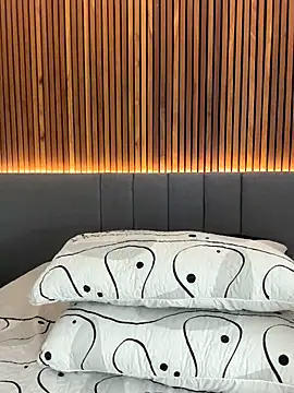 Snapshot of EmiilyAdams_ chatting on 12.03.25 EmiilyAdams online show from 12.03.25