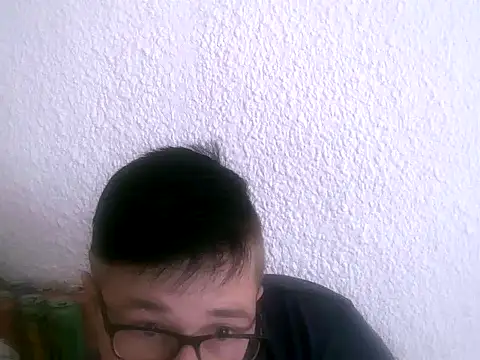 Snapshot of bisexualboy05 chatting on 09.19.25 bisexualboy05 online show from 09.19.25