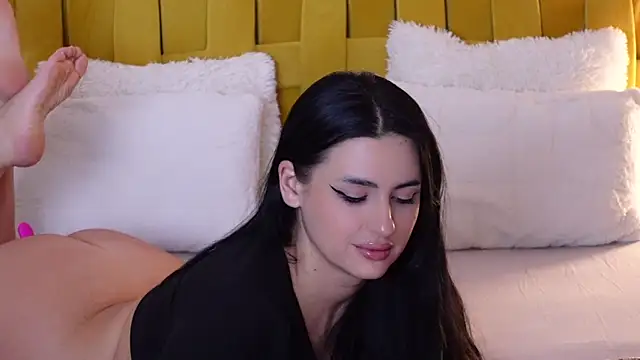 Snapshot of RanyaHermes chatting on 12.18.25 RanyaHermes online show from 12.18.25