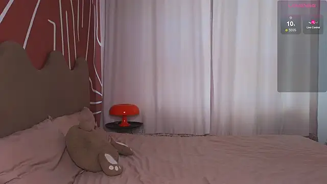 Snapshot of EvaCroan chatting on 11.07.25 EvaCroan online show from 11.07.25