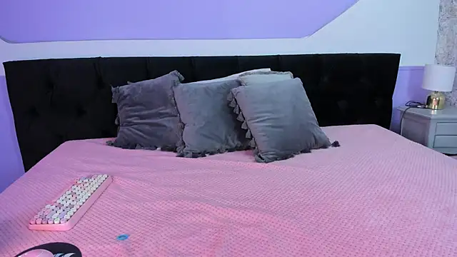 Julieta Cortes   online show from 11.19.25