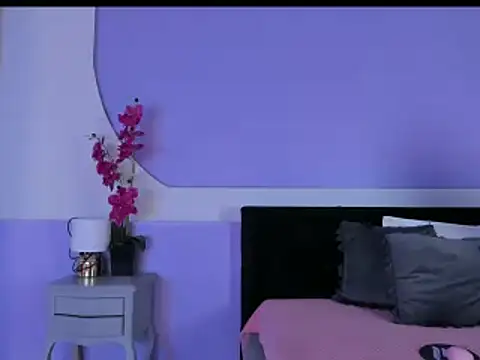 Julieta Cortes   online show from 12.04.25