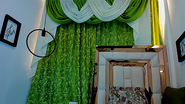 Snapshot of Alanna_hot3 chatting on 02.04.25 Alanna hot3 online show from 02.04.25