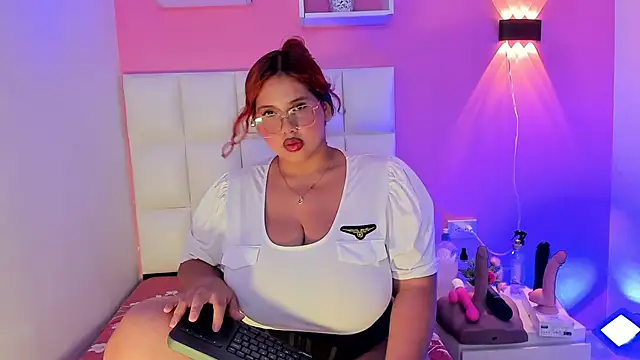 Snapshot of Alanna_hot3 chatting on 10.16.25 Alanna hot3 online show from 10.16.25