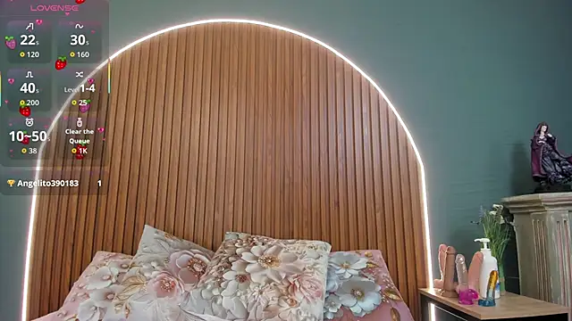 NayeCloud online show from 10.16.25