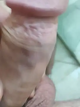 Snapshot of carvalhesco chatting on 12.23.25 carvalhesco online show from 12.23.25