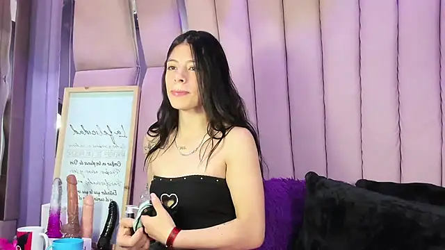 Sasha Petitte online show from 09.18.25