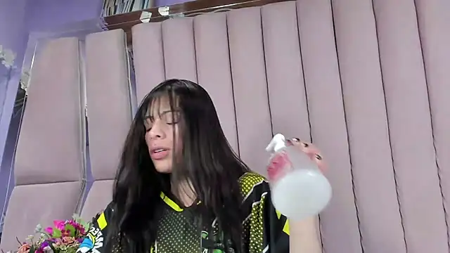 Sasha Petitte online show from 12.21.25