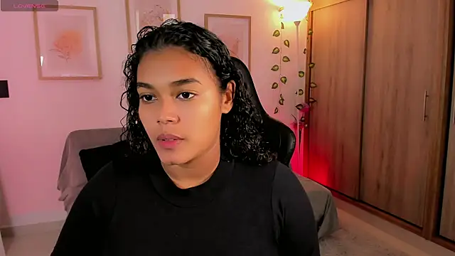 Snapshot of aleja_montiel__ chatting on 06.04.26 aleja montiel online show from 06.04.26