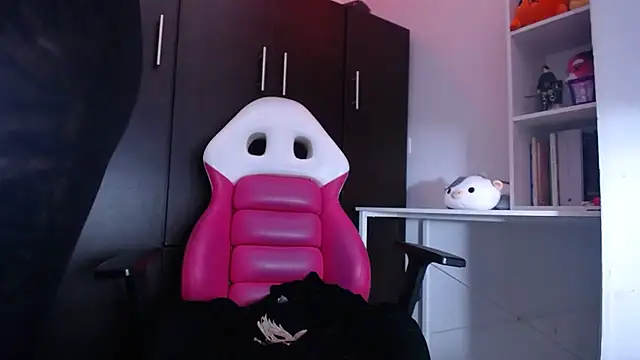 NewAgatha Bolton online show from 12.26.24