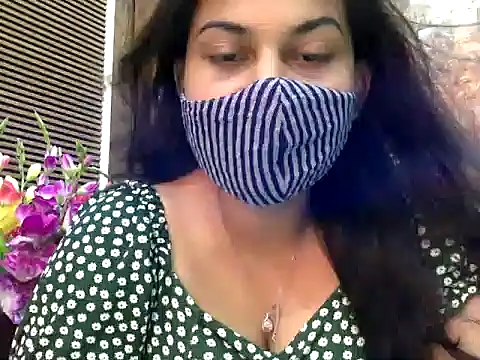 Snapshot of HaaniKaur chatting on 03.11.25 HaaniKaur online show from 03.11.25