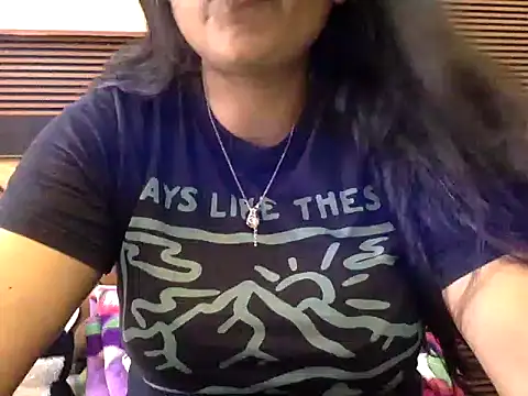 Snapshot of HaaniKaur chatting on 10.13.25 HaaniKaur online show from 10.13.25