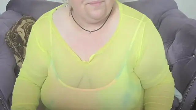 Snapshot of fashiona chatting on 02.15.26 fashiona online show from 02.15.26