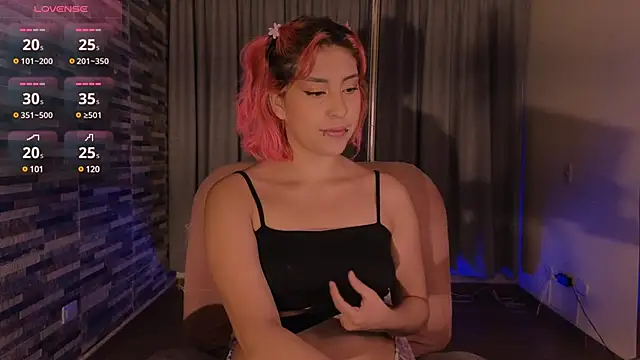 Snapshot of Hairyandsexysalma chatting on 12.17.24 Hairyandsexysalma online show from 12.17.24