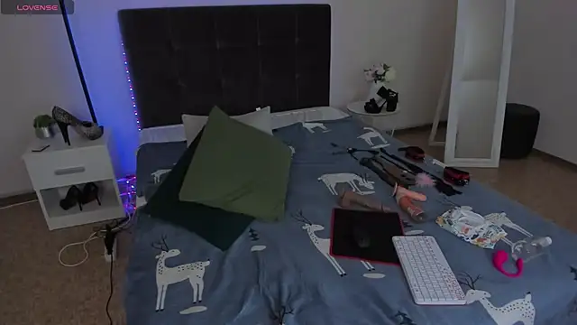 CassieEvans online show from 12.12.24