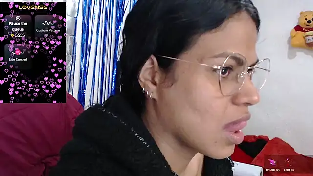 SweetAlmaa online show from 10.27.25