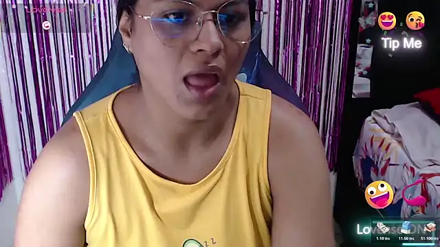 Snapshot of SweetAlmaa chatting on 03.10.26 SweetAlmaa online show from 03.10.26