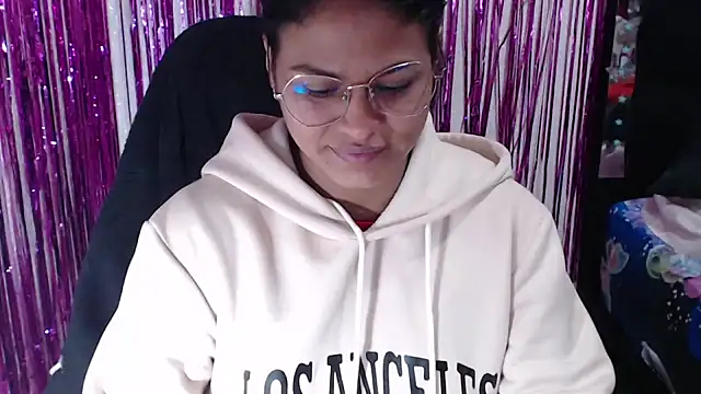 Snapshot of SweetAlmaa chatting on 04.21.26 SweetAlmaa online show from 04.21.26