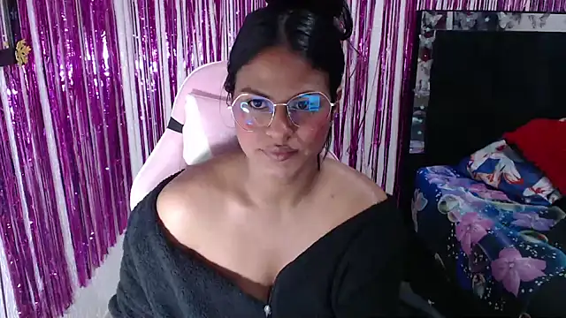 Snapshot of SweetAlmaa chatting on 04.23.26 SweetAlmaa online show from 04.23.26
