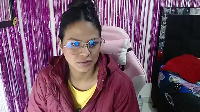 Snapshot of SweetAlmaa chatting on 04.30.26 SweetAlmaa online show from 04.30.26