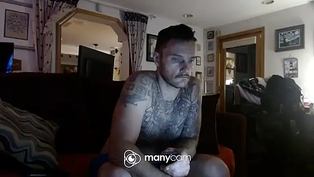 UnCuTupTheBuTT online show from 10.13.25