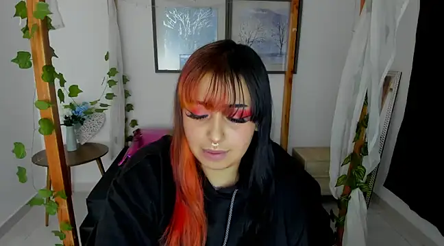 Snapshot of lussyevans24 chatting on 01.26.25 lussyevans24 online show from 01.26.25