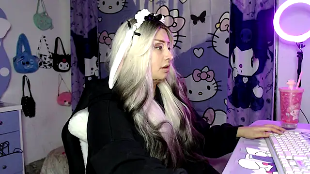 lussyevans24 online show from 11.22.25