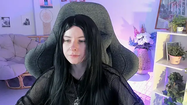 Snapshot of LexiWenford chatting on 12.18.24 LexiWenford online show from 12.18.24