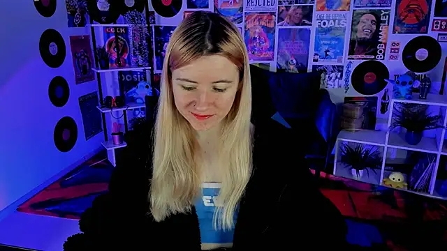 Snapshot of LexiWenford chatting on 12.27.24 LexiWenford online show from 12.27.24