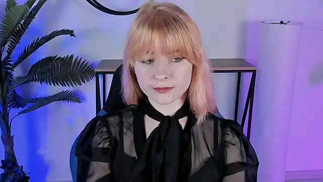 Snapshot of LexiWenford chatting on 03.05.25 LexiWenford online show from 03.05.25