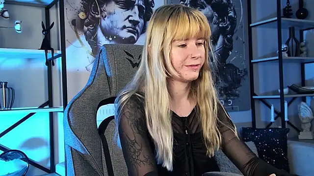 Snapshot of LexiWenford chatting on 06.22.26 LexiWenford online show from 06.22.26