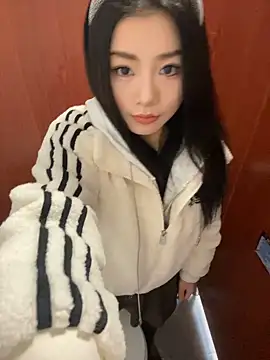 Snapshot of Asia-Melody chatting on 02.11.25 Asia-Melody online show from 02.11.25