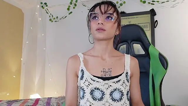 Snapshot of kittyzenn chatting on 04.07.26 kittyzenn online show from 04.07.26