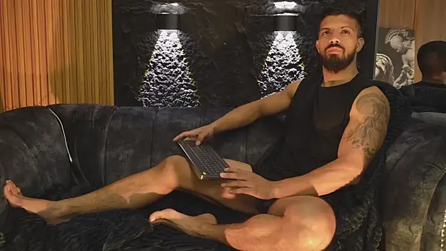 DannSaenz online show from 10.24.25