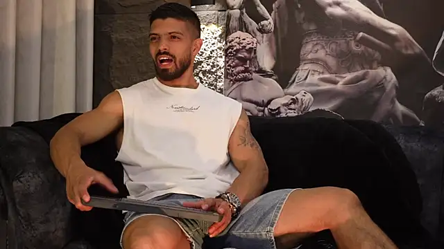 DannSaenz online show from 11.25.25