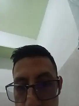 Snapshot of alexmoragomez chatting on 06.24.26 alexmoragomez online show from 06.24.26