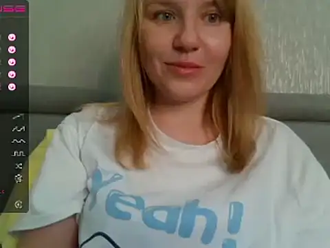 Snapshot of urbadkitty chatting on 03.17.25 urbadkitty online show from 03.17.25