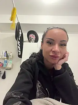 Snapshot of cara_mella chatting on 03.03.26 cara mella online show from 03.03.26